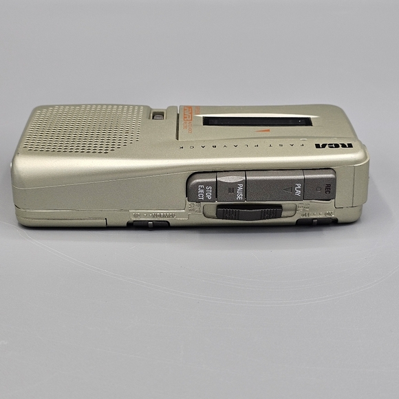 The RCA RP3538 Micro Cassette Recorder - Picture 4 of 6
